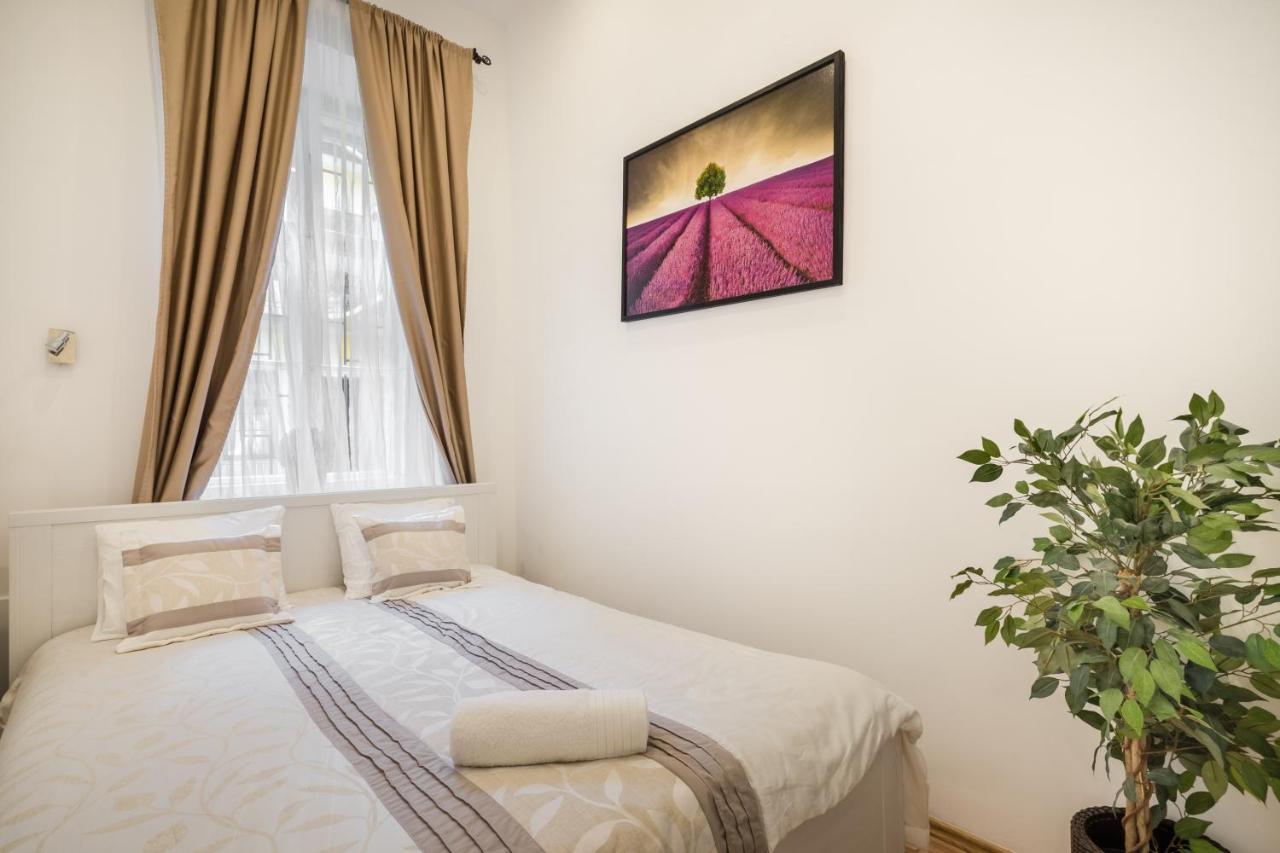 Real Apartments Vadász Budapeste Exterior foto